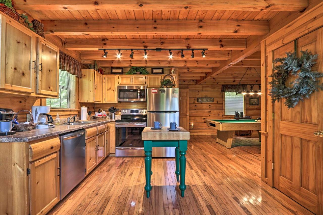 Gatlinburg Mountainside Escape With Deck And Hot Tub! Villa Bagian luar foto