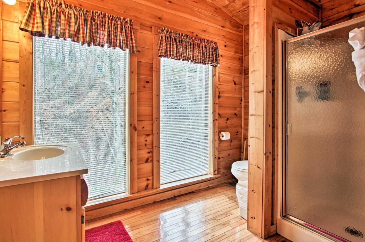Gatlinburg Mountainside Escape With Deck And Hot Tub! Villa Bagian luar foto
