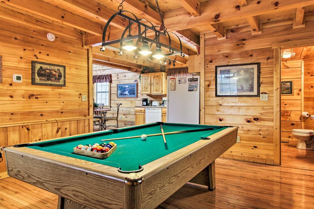 Gatlinburg Mountainside Escape With Deck And Hot Tub! Villa Bagian luar foto