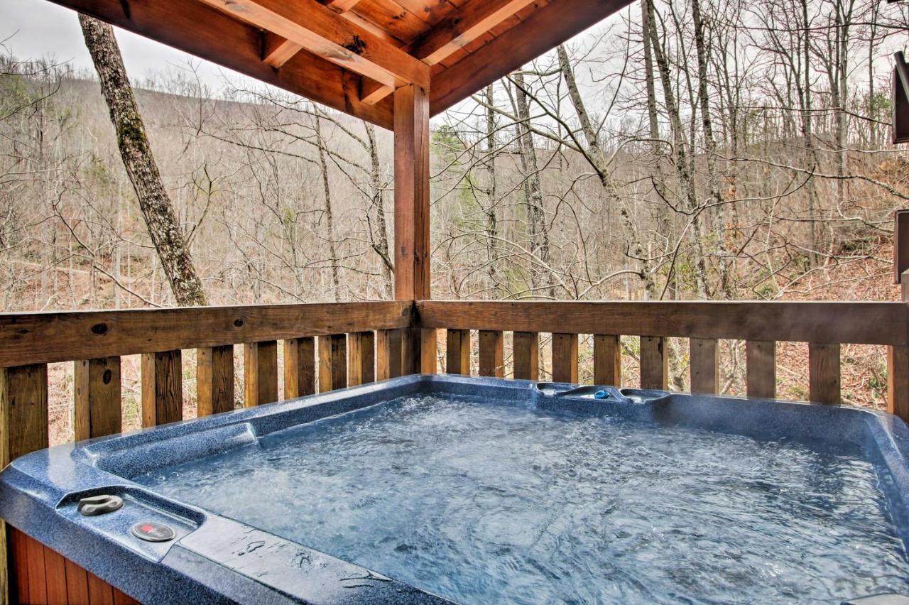 Gatlinburg Mountainside Escape With Deck And Hot Tub! Villa Bagian luar foto